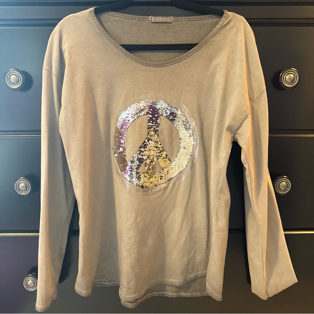 Made in Italy gray Sequin Peace Sign long sleeve Tee  NWOT